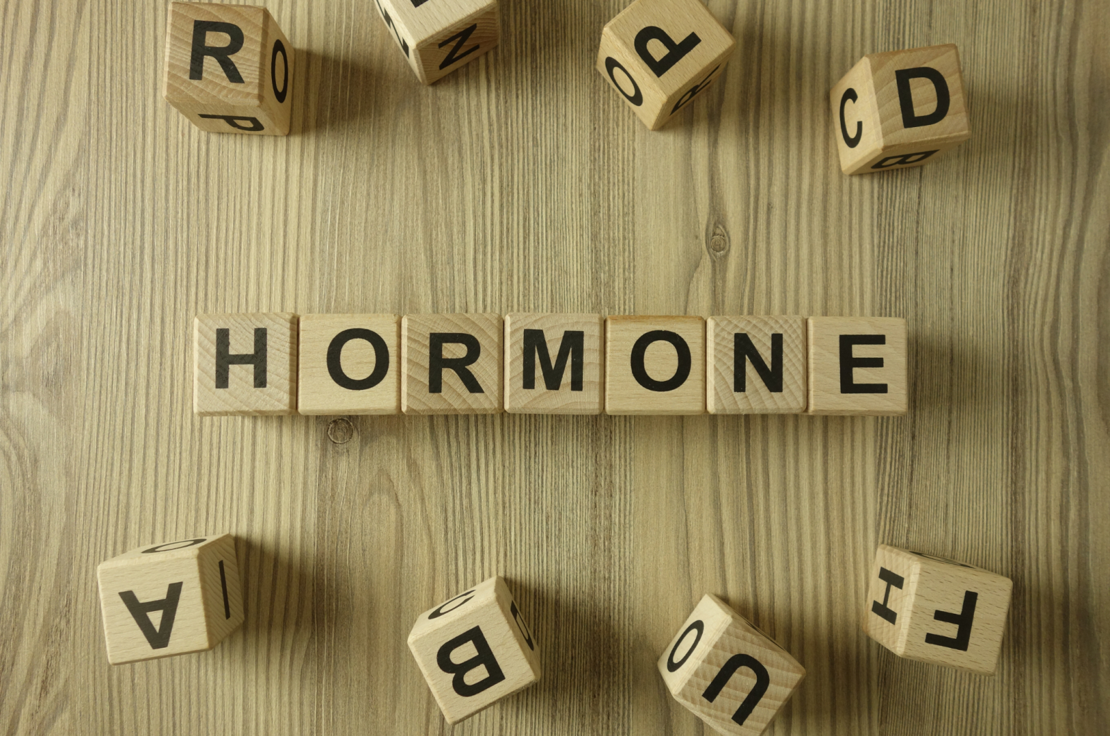 Nội tiết tố (hormone) đóng vai trò vô cùng quan trọng trong việc điều hòa hầu hết các hoạt động sống của cơ thể.