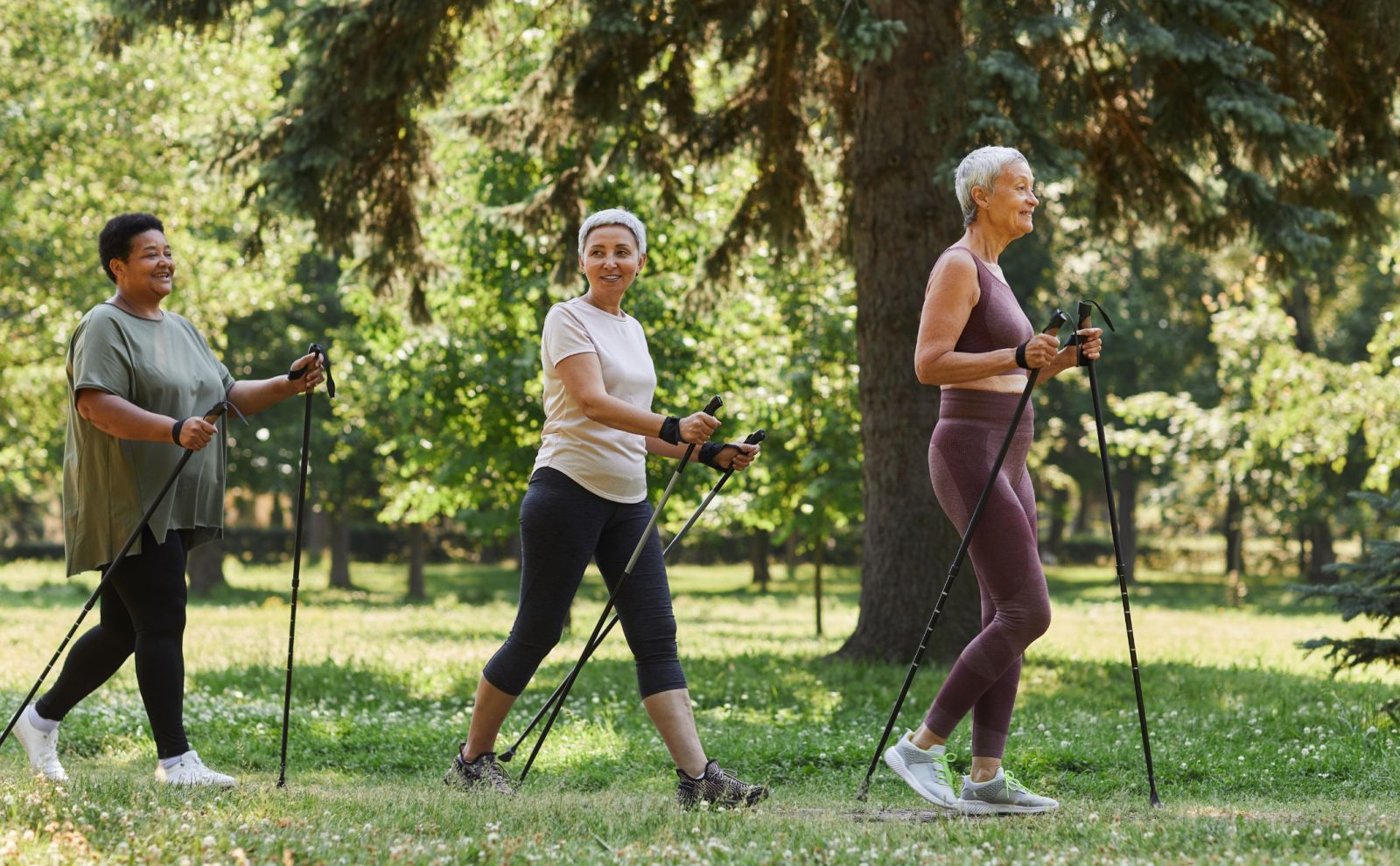 Phụ nữ tuổi 40 tập yoga giúp giảm stress và cân bằng hormone