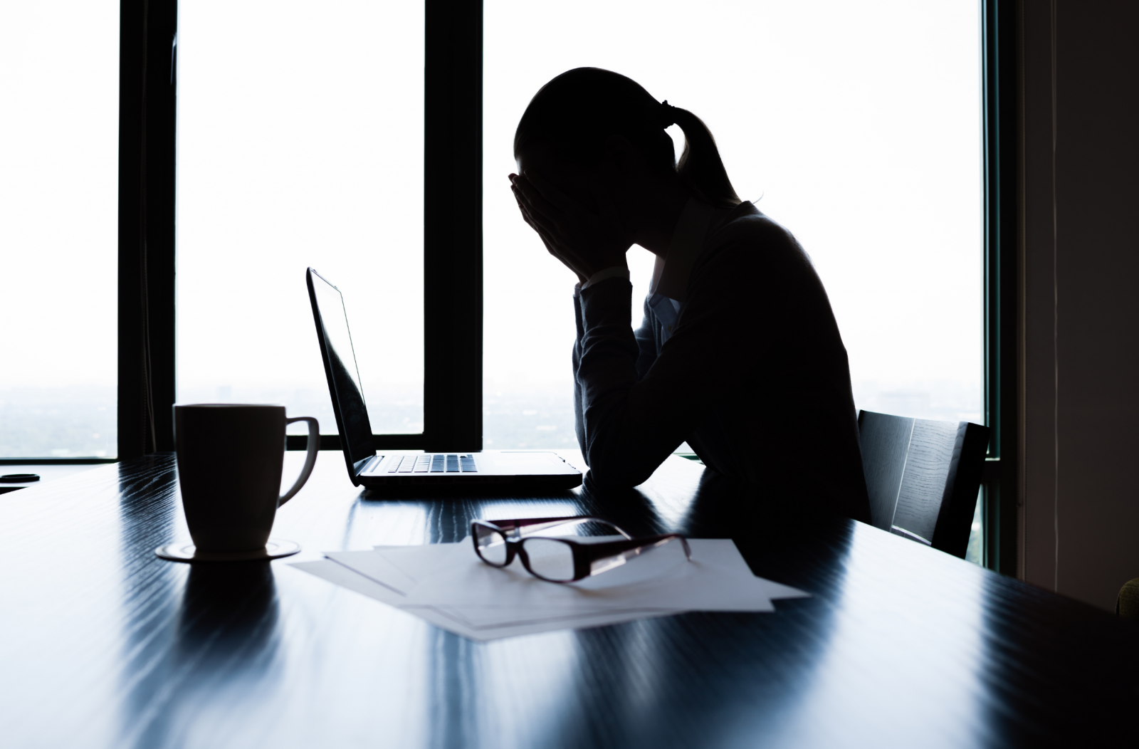 Căng thẳng làm tăng cortisol và ảnh hưởng đến hệ vi sinh đường ruột.