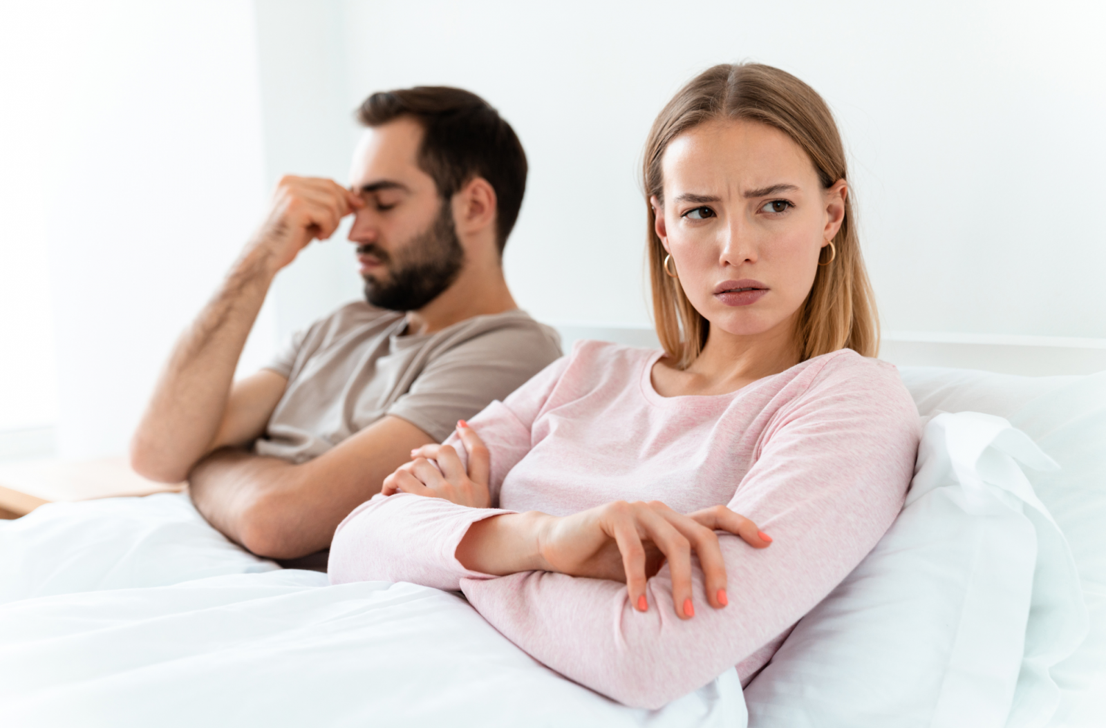 Thiếu hụt nội tiết gây suy giảm chức năng sinh sản và sinh lý.