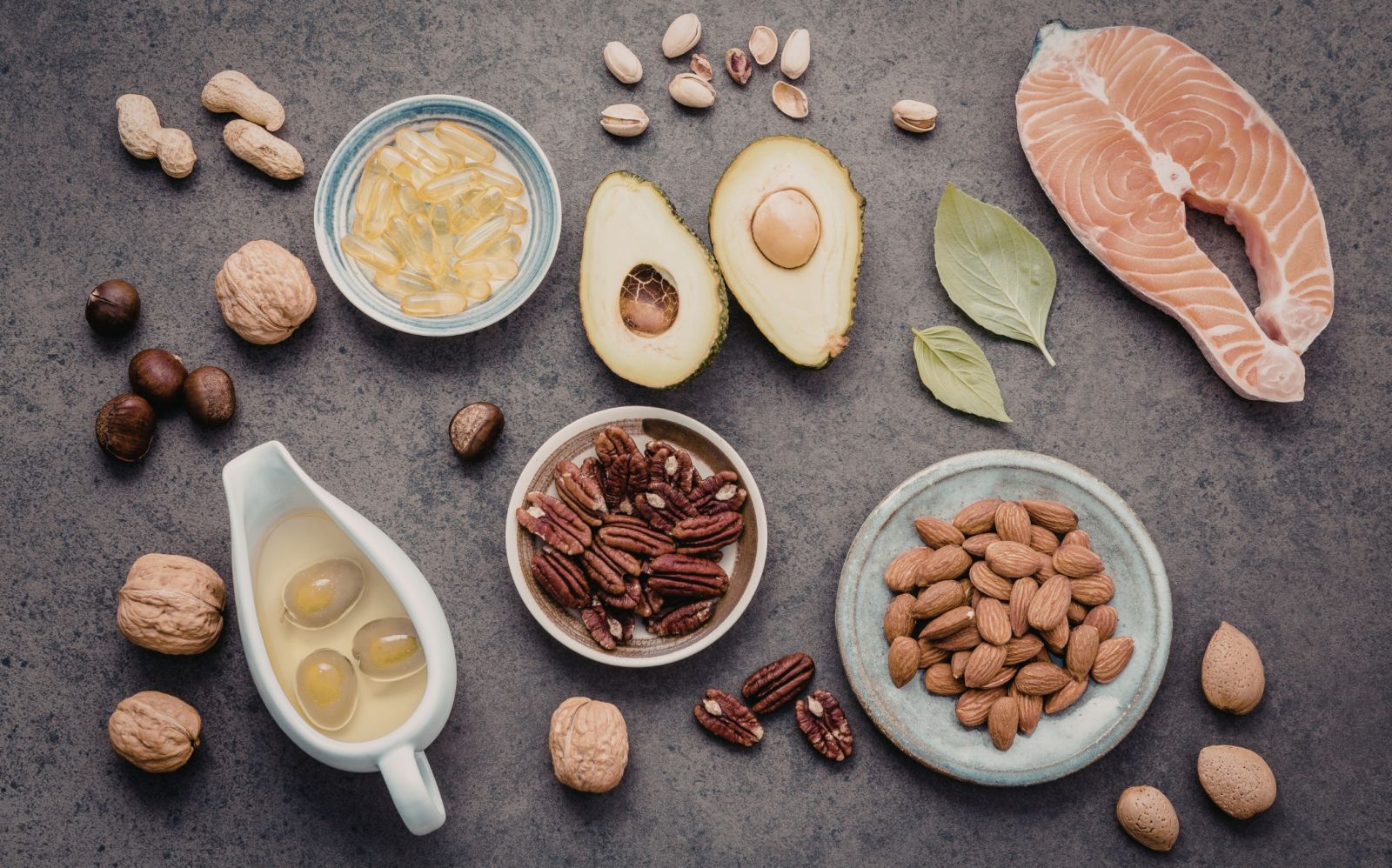 Chất béo lành mạnh hỗ trợ nội tiết tố cho phụ nữ tuổi 40