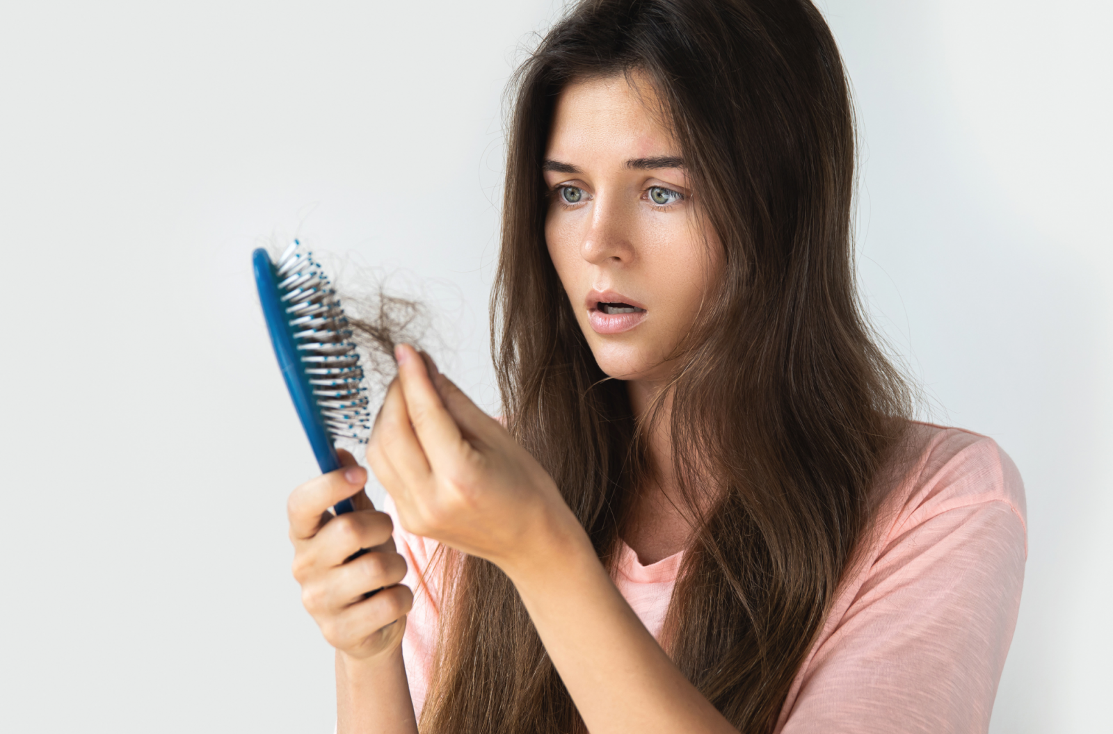 Da khô và tóc rụng là dấu hiệu thiếu hormone