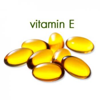 Vitamin E có tác dụng chống oxi hóa, loại bỏ các gốc tự do có hại cho cơ thể, tái tạo da để giúp làn da luôn tươi trẻ, mịn màng